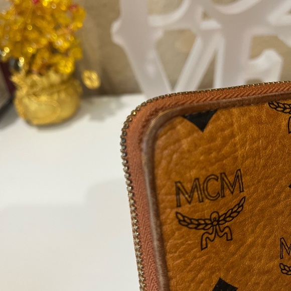 MCM COGNAC ZIPPERED WALLET - Picture 8 of 16